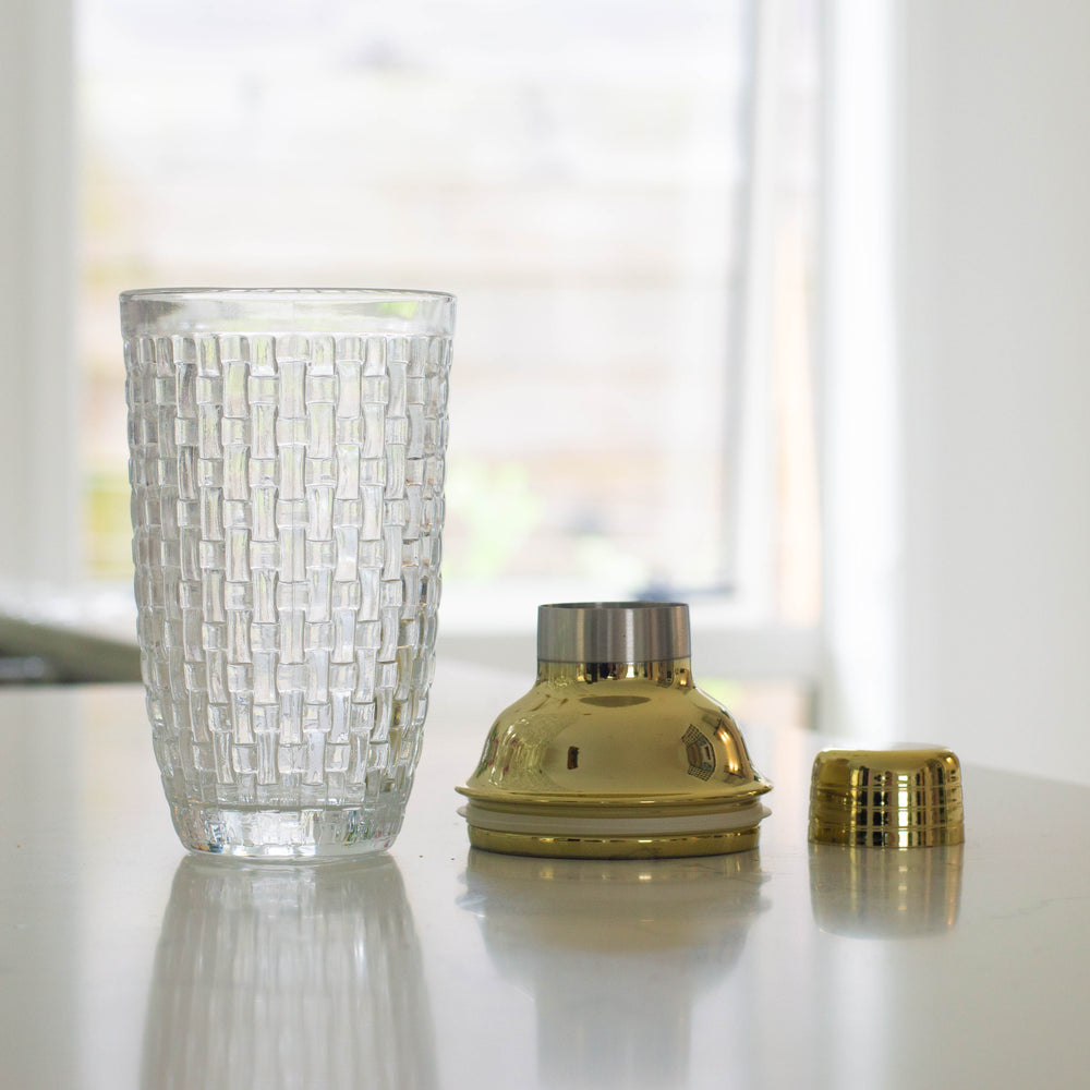 
                  
                    The Fling Glass Shaker
                  
                