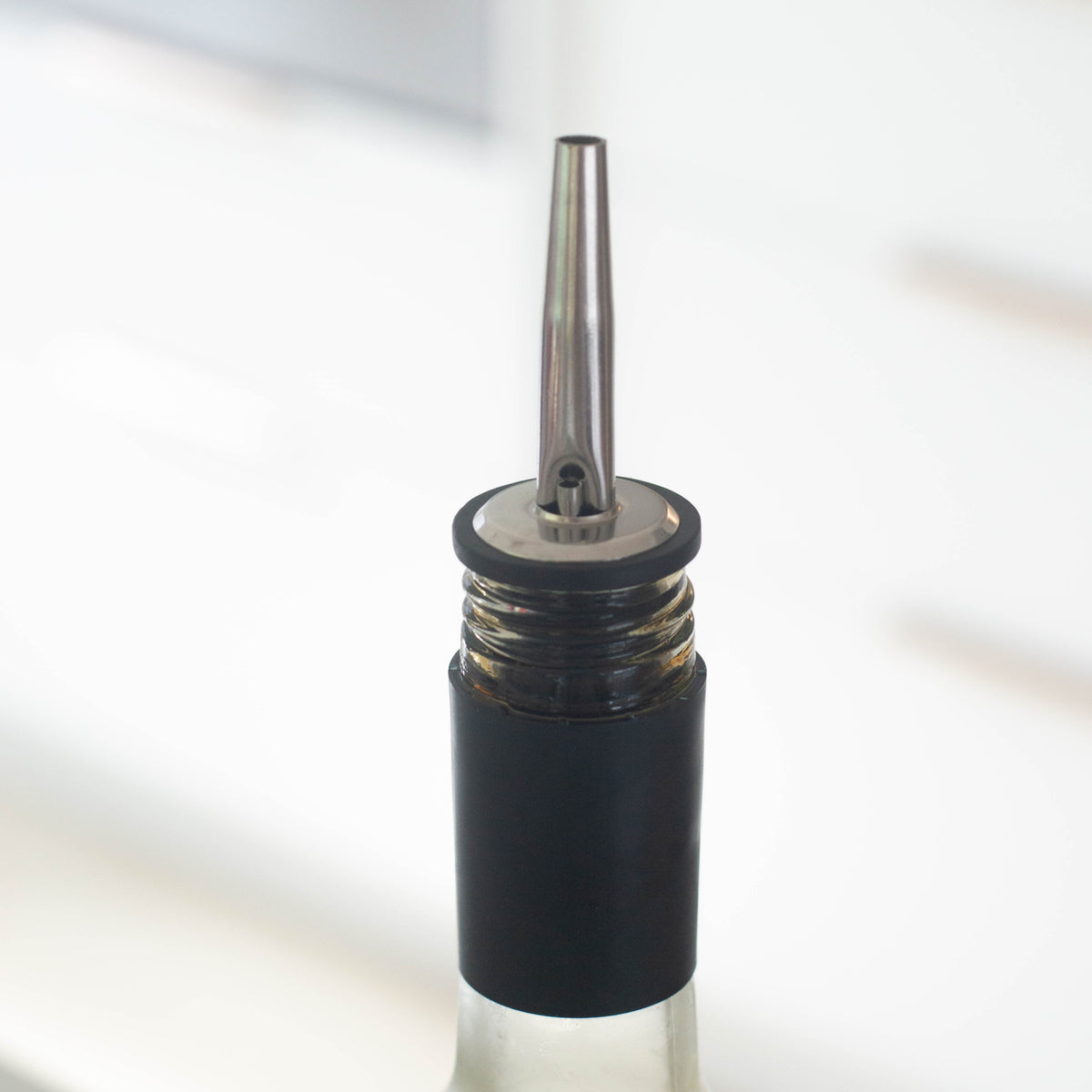 Black Bottle pourer